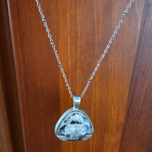 damselfly Jewelry - Silver and Glass Vintage-inspired Owl Pendant Necklace by damselfly, NWT